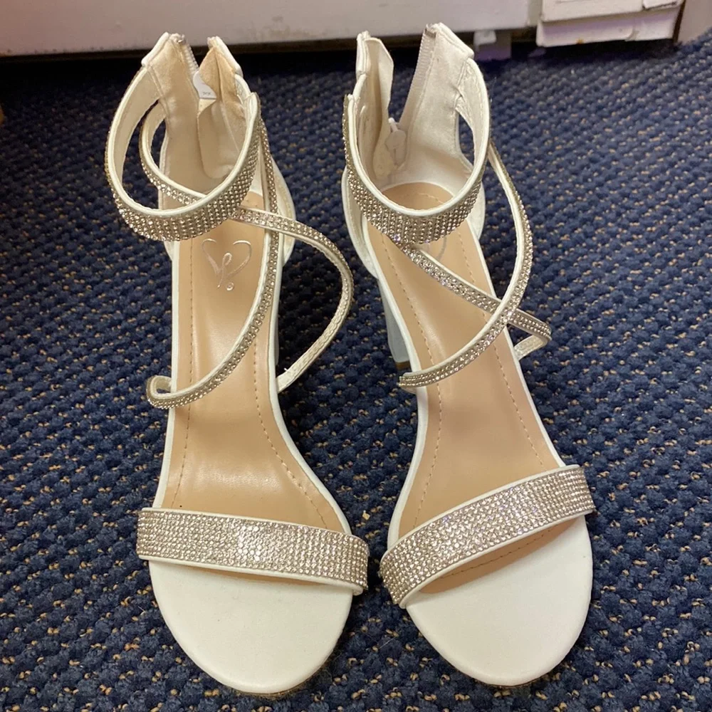 Windsor heels - Picture 1 of 2